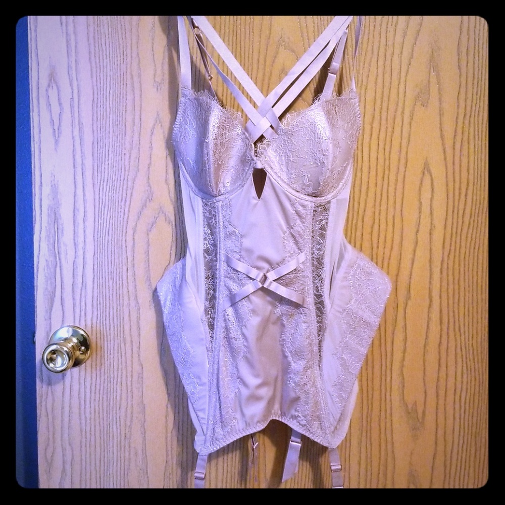 Victoria Secret corset. 34 D. NWOT Sexy!!